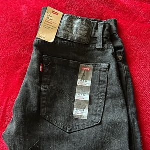 Brand new Black, 511 Slim stretch jeans size W 30 L 32 sits below wast